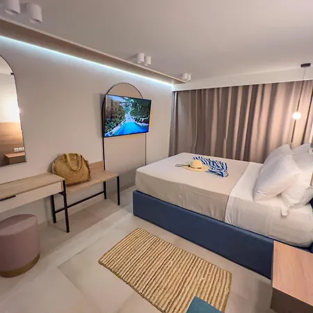 Luxury Naoum - Adults Only Apartament *