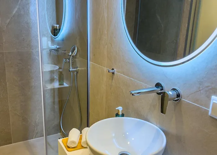 Luxury Naoum - Adults Only * Λιμενάρια